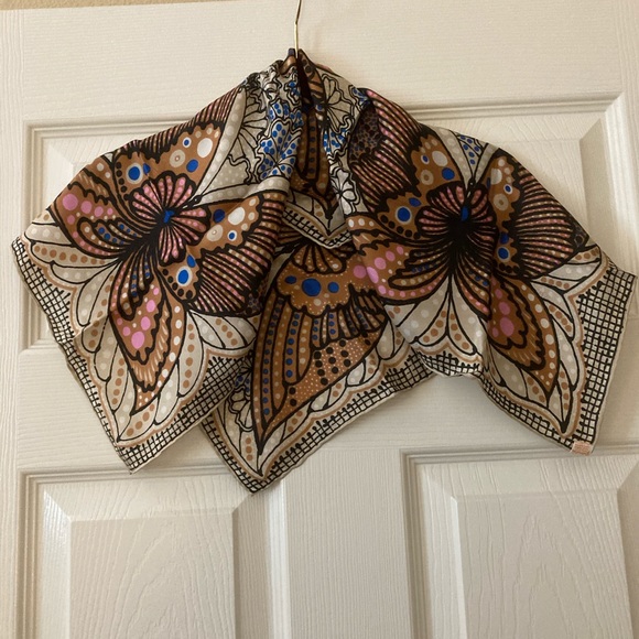 “Butterfly” Hand-Rolled Silk Scarf by Glentex - Picture 4 of 5